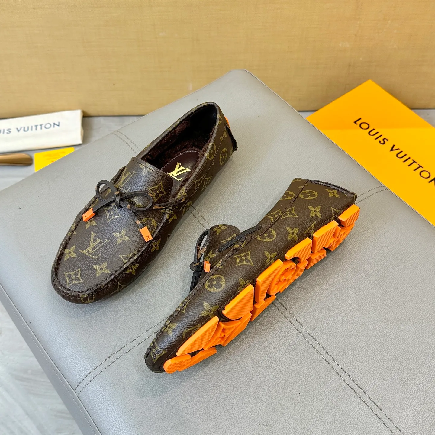Factory price: 460💰 [LV] Autumn and winter style fur integrated 2025 men's beanie shoes (top version in the market) presbyopic leather ➕ real wool lining, original packaging. Size: 38-45